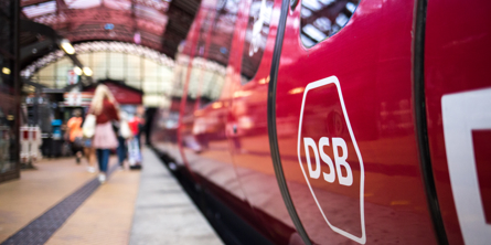 S-tog holder ved perronen på Københavns Hovedbanegaard